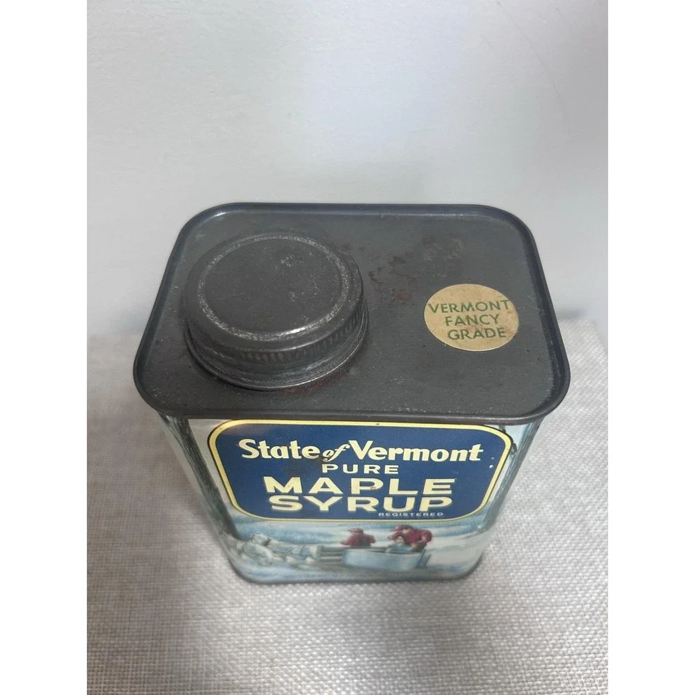 Vtg State Of Vermont Pure Maple Syrup Decorative Tin 32 oz Empty Winter scene